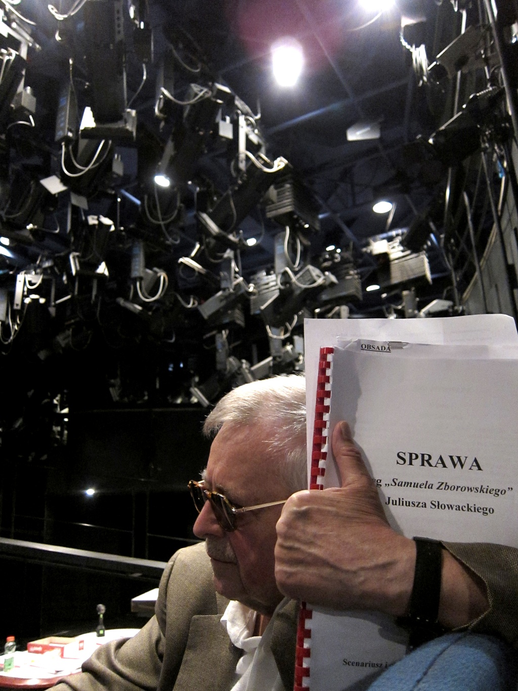 Jerzy Jarocki podczas prób „Sprawy” wg „Samuela Zborowskiego” Juliusza Słowackiego. Premiera w Teatrze Narodowym 17 września 2011. Fot. Stefan Okołowicz