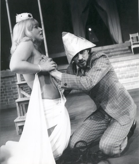 Barbara Sułkowska (Paulina), Krzysztof Wakuliński (Beniamin) w „Białym małżeństwie” Tadeusza Różewicza w reżyserii Tadeusza Minca. Premiera w Teatrze Narodowym 24 stycznia 1974. Fot. Renard Dudley